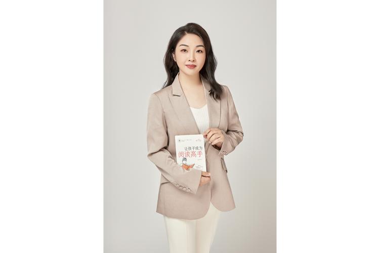 中邮基金美女陈晶晶